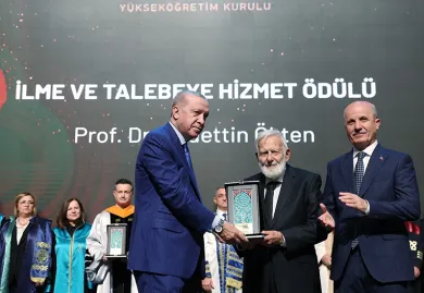 Prof. Dr. Sadettin Ökten’e Anlamlı Ödül