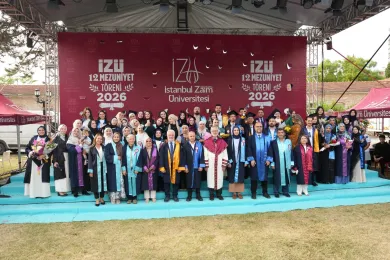 İZÜ'de 12. Mezuniyet Coşkusu