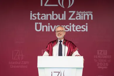 İZÜ'de 12. Mezuniyet Coşkusu