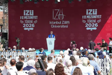 İZÜ'de 12. Mezuniyet Coşkusu