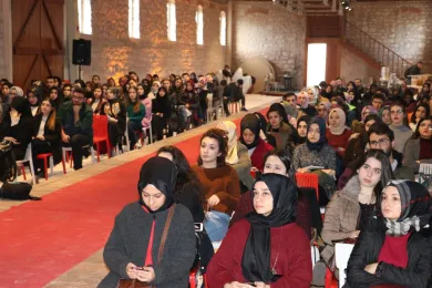seçili4d31b30b04e964f6c9c18a1d429f60b2c.jpg