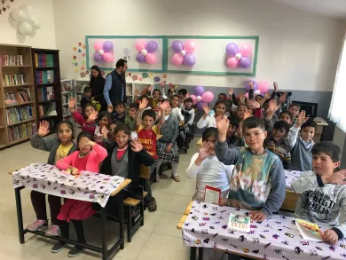 izü-hemşirelik-kütüphanesi-3.jpg