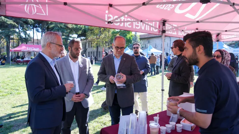 İZÜ Mezunları Kampüste Buluştu